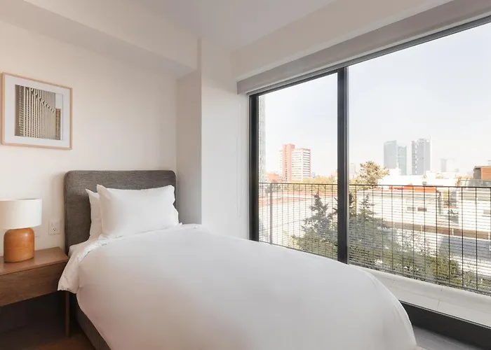 Hotel Sonder At Taman Condesa 3*